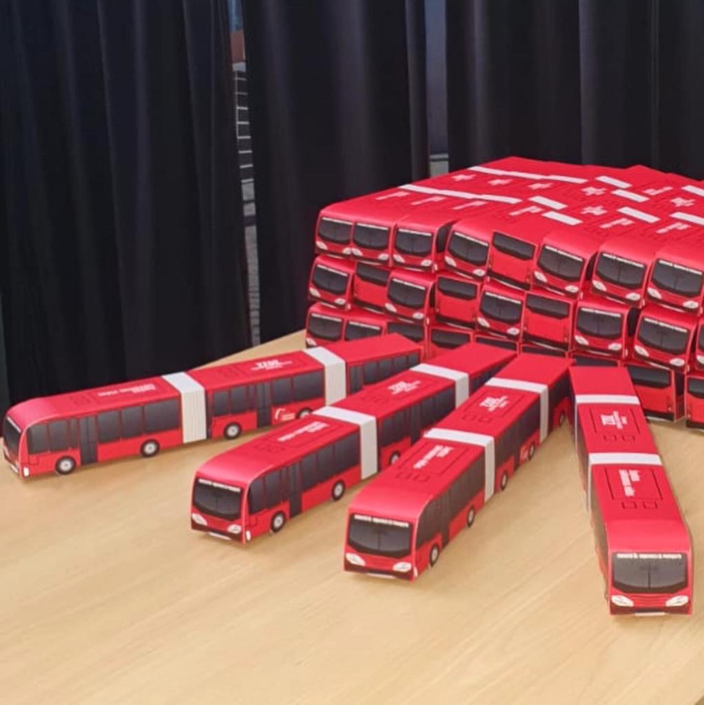 Memorial da Segurança engaja visitantes na Semana Nacional de Trânsito com entrega de miniaturas de biarticulado
