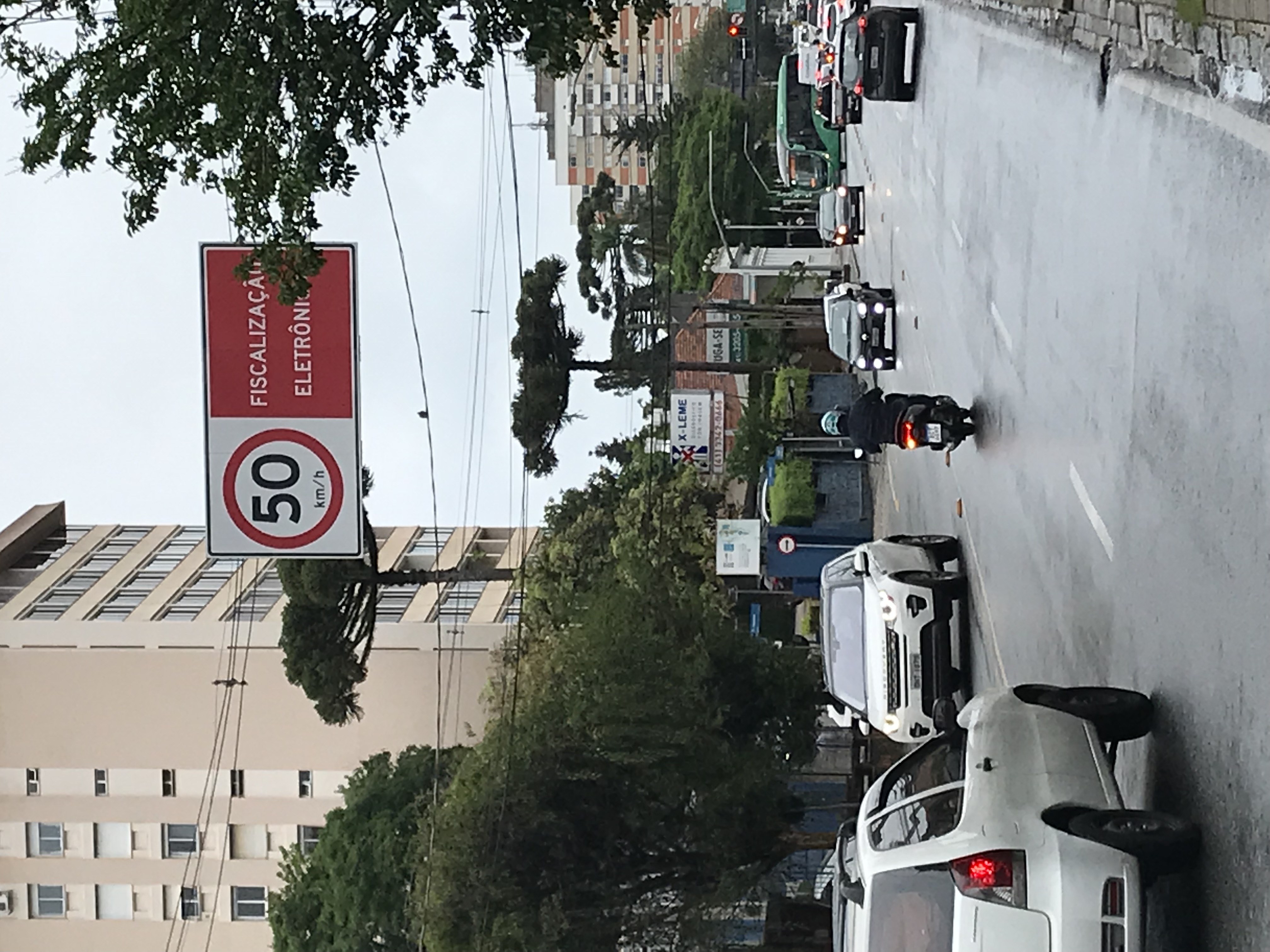 Com chuva, atenção no trânsito deve ser redobrada